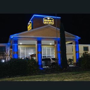 Regency Inn & Suits